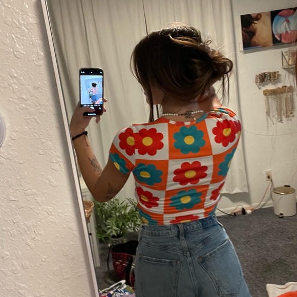 ‘Love J’ 70s esque cropped tied top - Picture 2 of 6